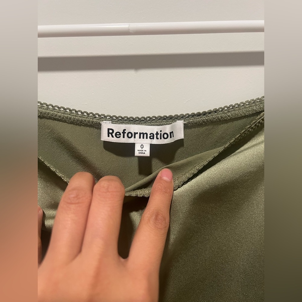 🛑SOLD🛑 NWOT Reformation Layla Silk Skirt in Artichoke - Picture 9 of 10